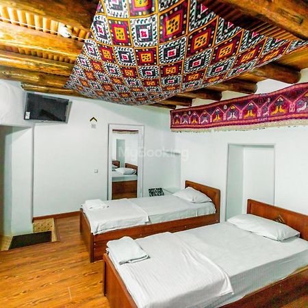 Okhun Madrasah15Th-16Th Century Hotel Buchara Buitenkant foto