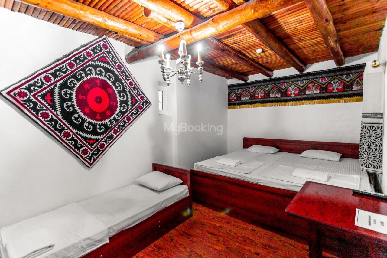 Okhun Madrasah15Th-16Th Century Hotel Buchara Buitenkant foto