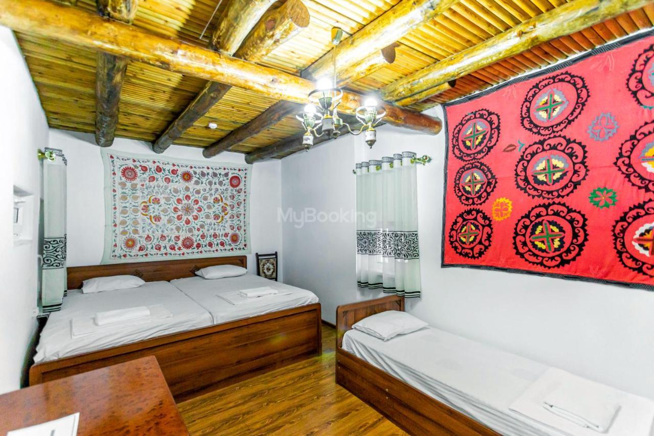Okhun Madrasah15Th-16Th Century Hotel Buchara Buitenkant foto