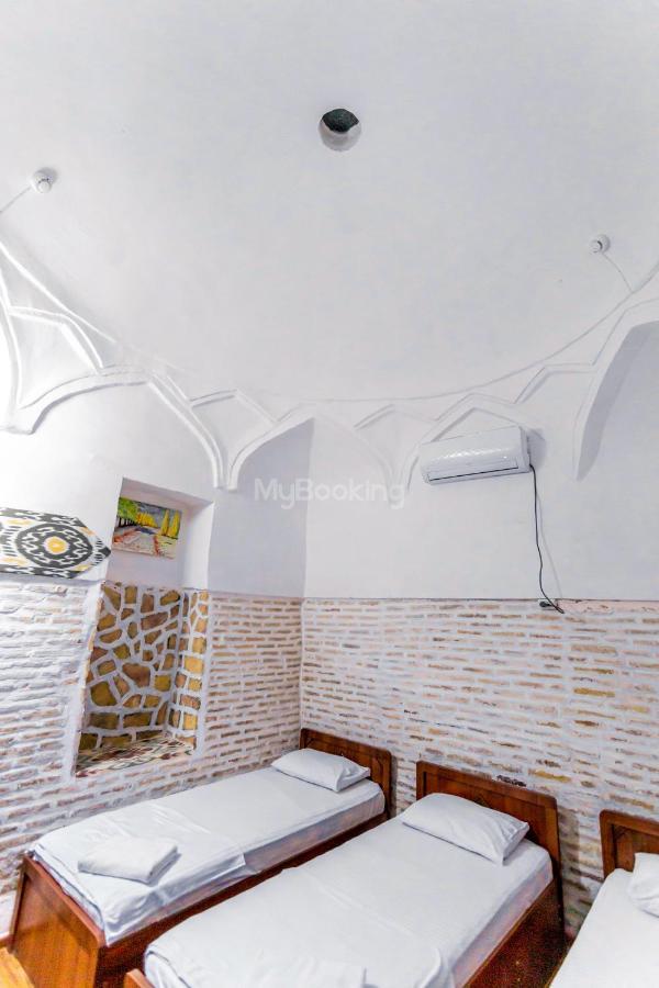 Okhun Madrasah15Th-16Th Century Hotel Buchara Buitenkant foto
