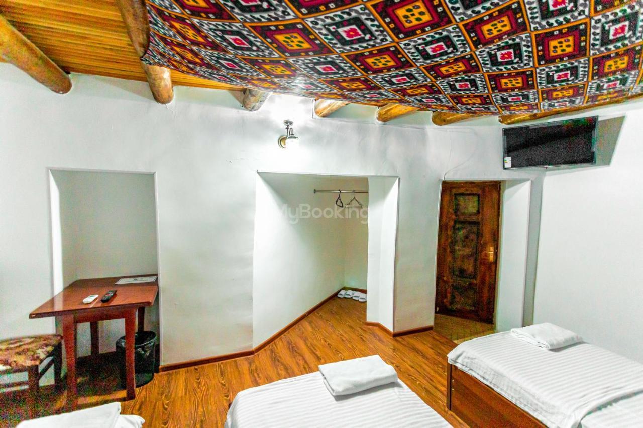 Okhun Madrasah15Th-16Th Century Hotel Buchara Buitenkant foto