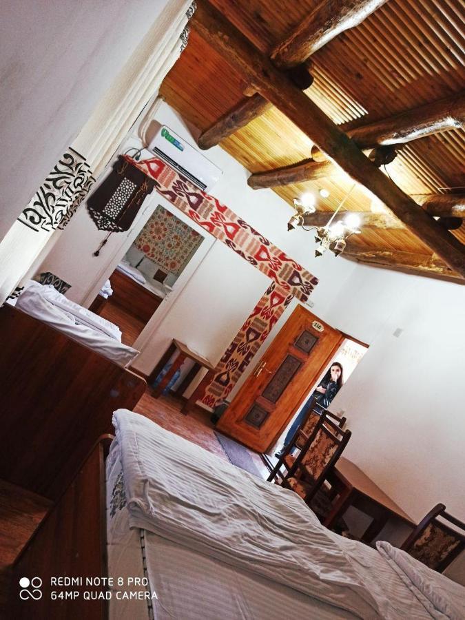 Okhun Madrasah15Th-16Th Century Hotel Buchara Buitenkant foto